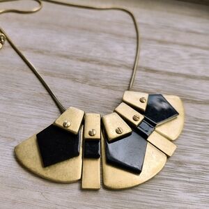 This Madewell necklace has a bold, geometric design with a striking mix of black